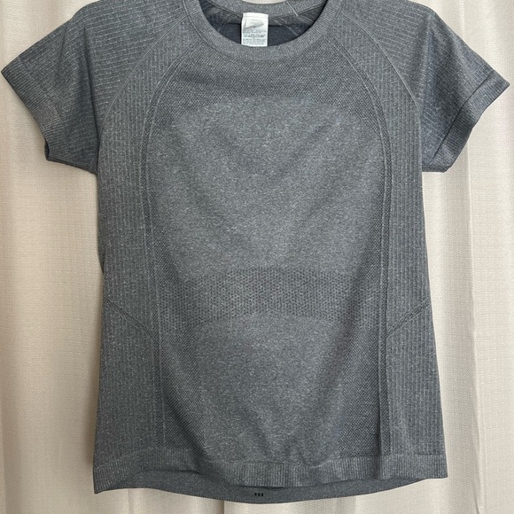 Old Navy Tops - 🏃‍♀️ Old Navy Go-Dry Seamless Athletic Tee – Women’s M 🏃‍♀️